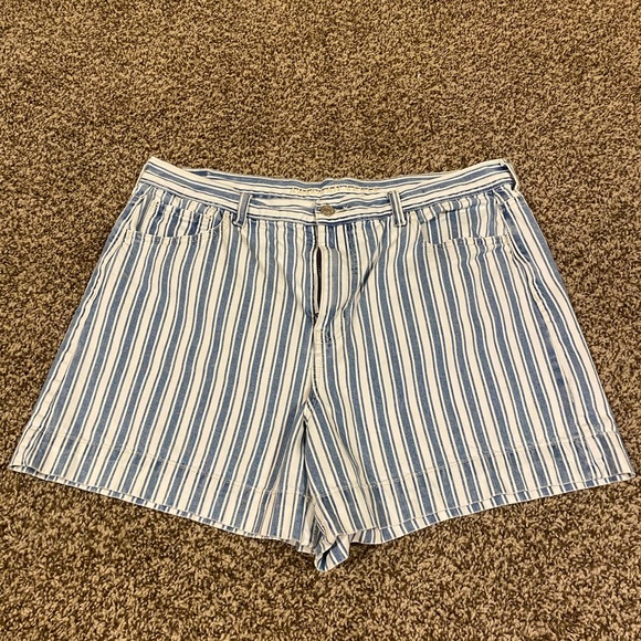 American Eagle Mom Shorts - Picture 1 of 6